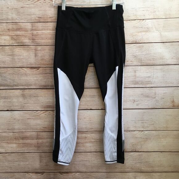 ATHLETA CROP LEGGINGS WITH LASER CUT DETAILS IN BLACK AND WHITE - Picture 1 of 9